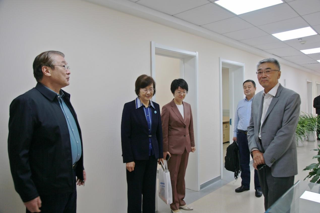 中华医学会副会长兼秘书长王健出席第二十次全国医学科学研究管理学学术会议并到青岛市医学会考察指导工作